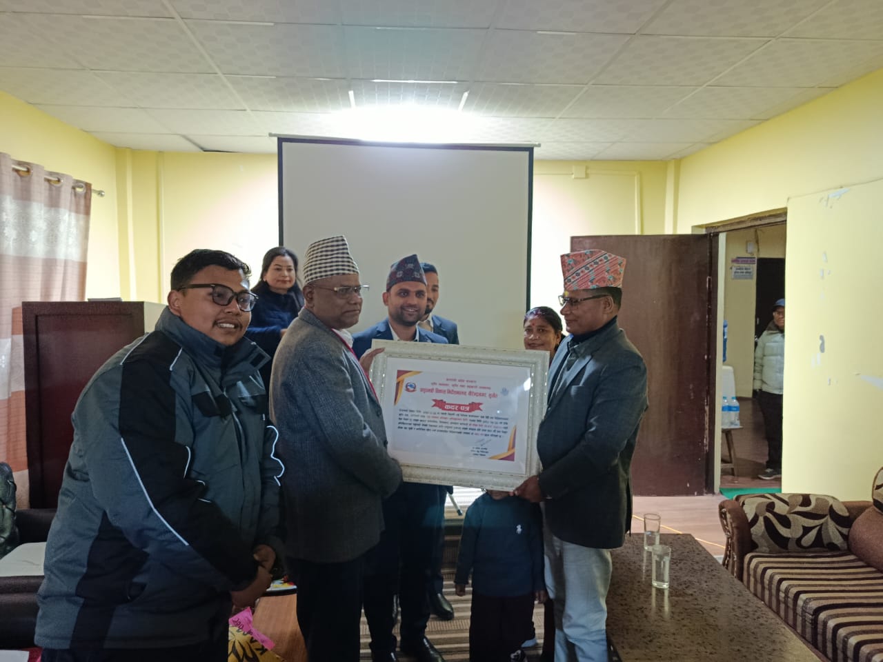 सेवा निवृत्त पशु स्वास्थ्य अधिकृत श्री मोहन गिरी ज्यूको विदाई कार्यक्रम